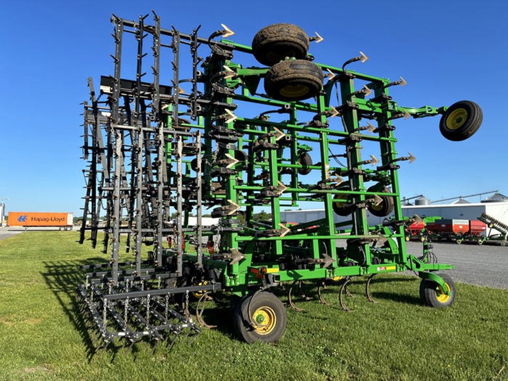 2014-john-deere-2210-image-8