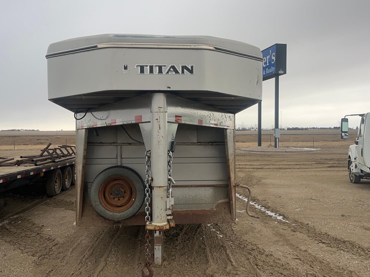 2012-titan-trailer-image-2