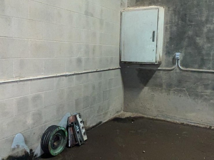 #252-•-storage-cabinet-and-parts-image-1