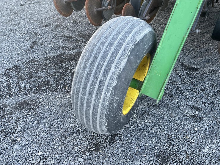 john-deere-750-image-27