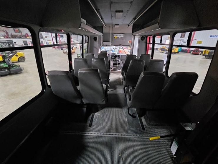 2012-ford-e350-image-19