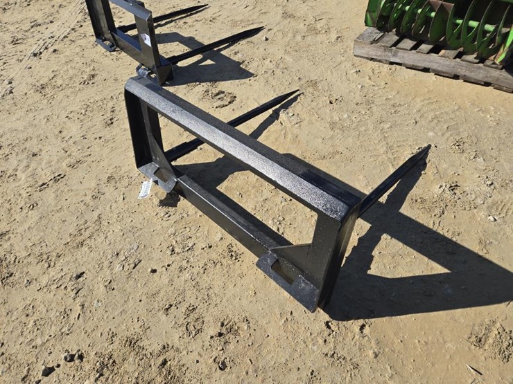 #242-•-skid-loader-bale-spear-image-3