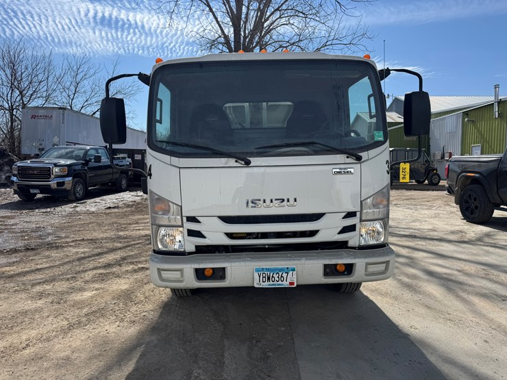 2018-isuzu-nrr-image-8