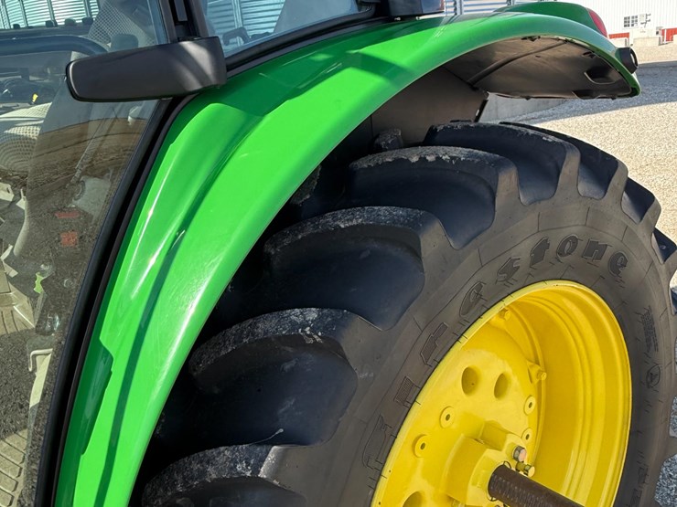 2015-john-deere-6125m-image-18