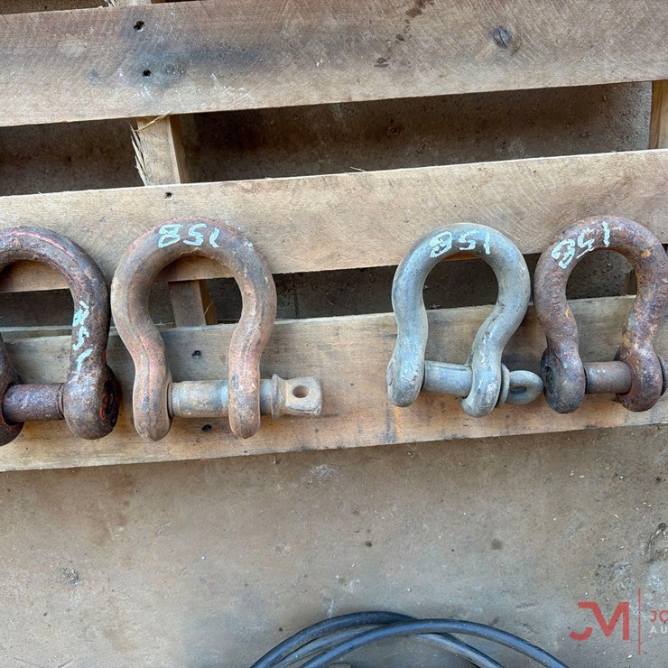 (4) CLEVIS