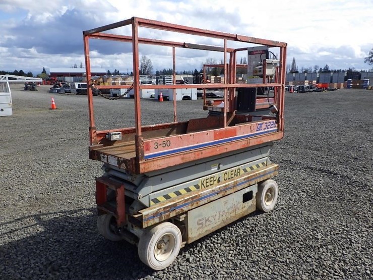 1997-skyjack-sj-3220-scissor-lift-image-5