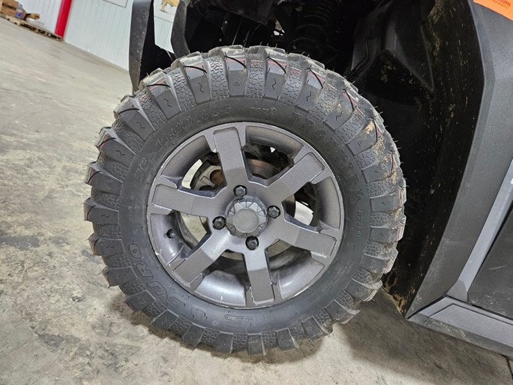 2019-john-deere-gator-image-34