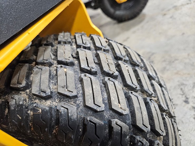 #699-•-2024-cub-cadet-ultima-zts2-zero-turn-mower-image-32