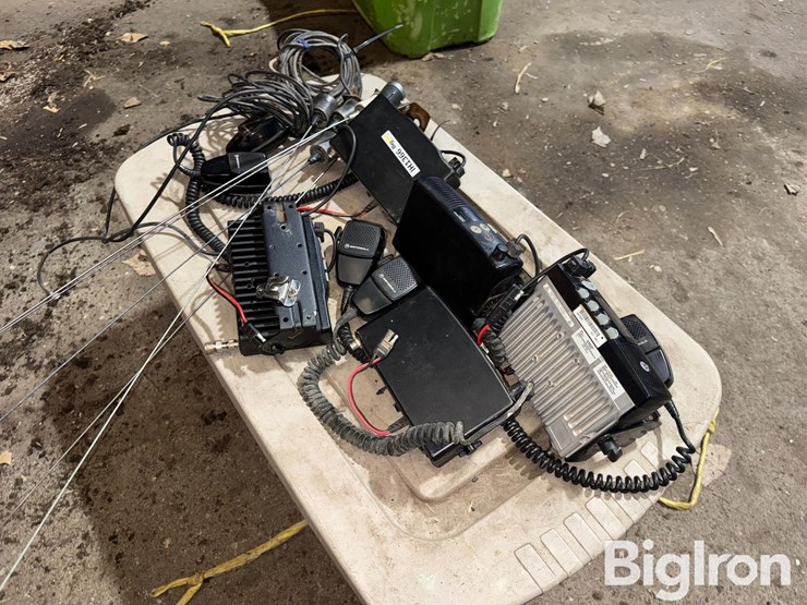 business-band-radios-image-5