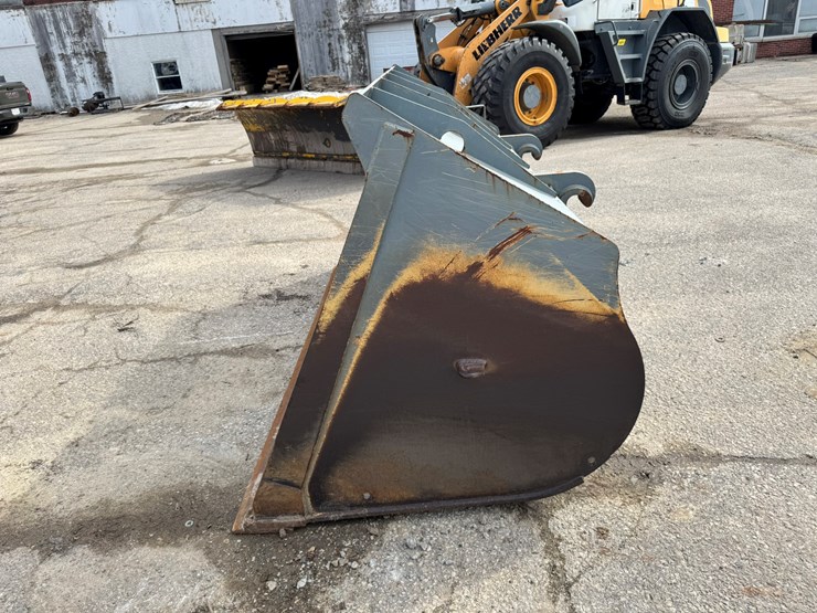 #3277-•-2016-liebherr-542-wheel-loader-w/-plow-and-chains-image-61