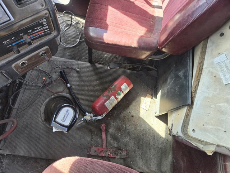 #212-•-1994-freightliner-semi-tractor-image-21