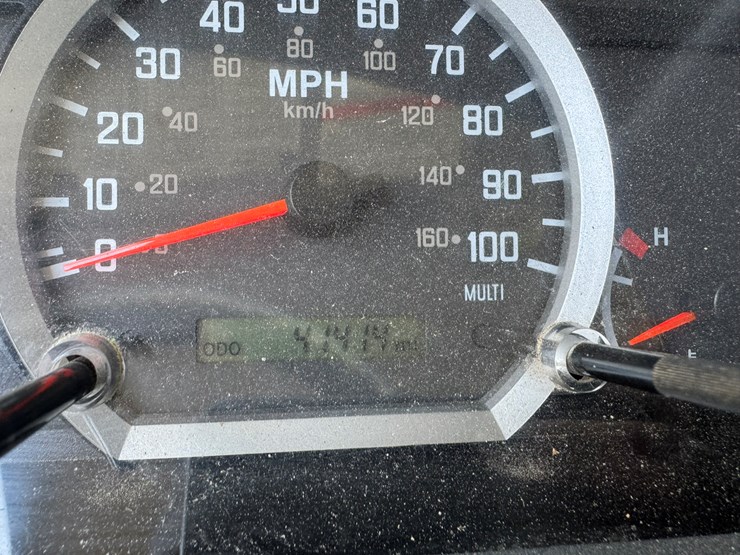 2018-isuzu-nrr-image-46