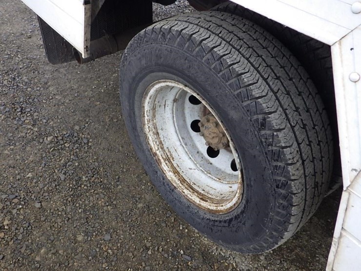 2004-ford-e350-image-27