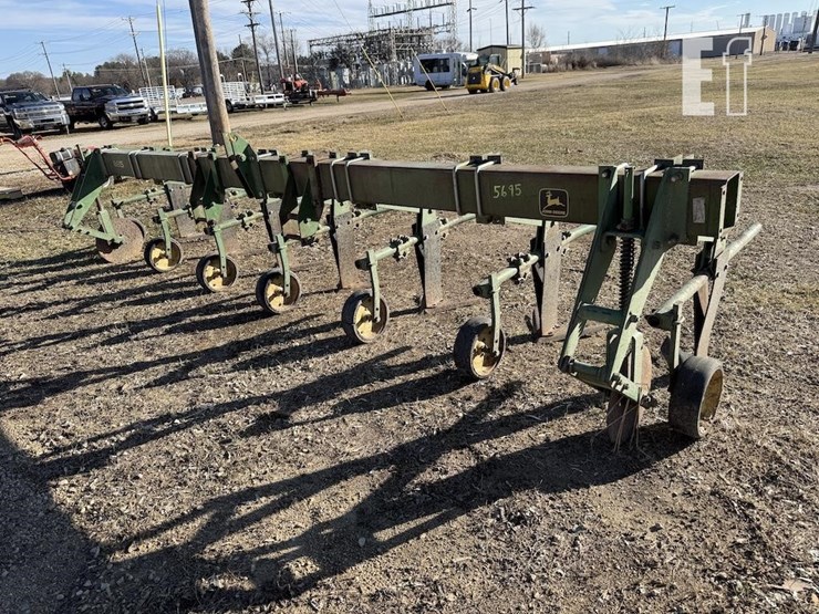 john-deere-885-image-1