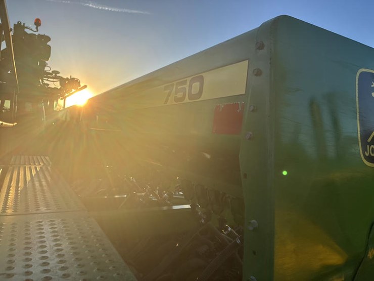 john-deere-750-image-32