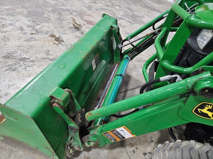 2018-john-deere-1025r-image-11