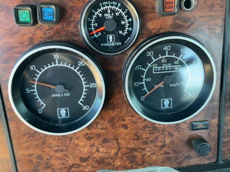 1999-kenworth-t800b-image-27