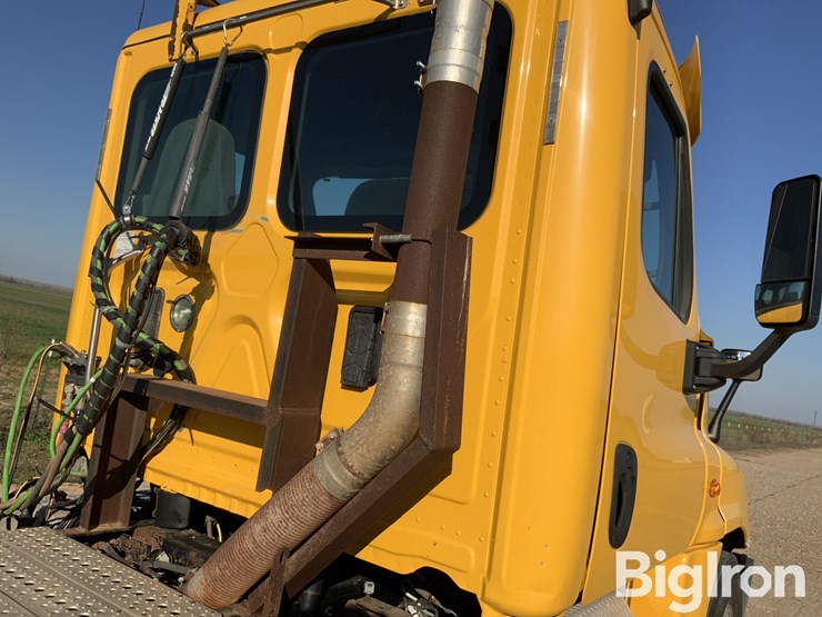 2016-freightliner-cascadia-125-image-16