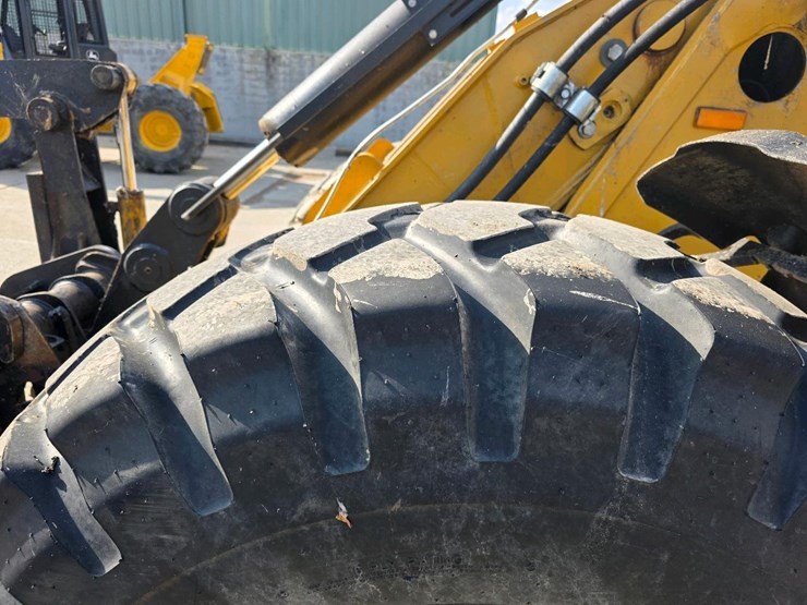 2011-caterpillar-924h-image-49