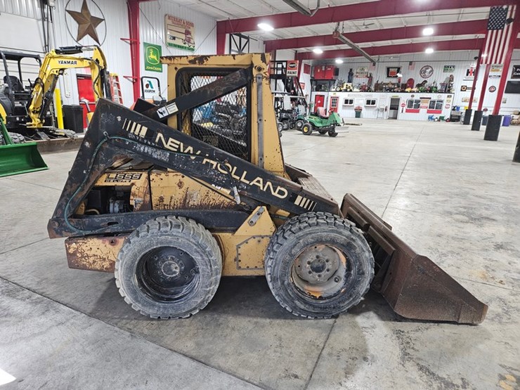 new-holland-l555-image-6