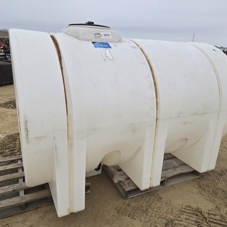 #26 • 1500 GALLON POLY ROUND TANK