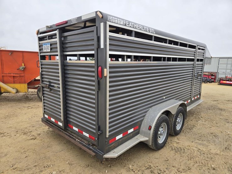#73-•-2005-featherlite-gooseneck-livestock-trailer-image-13