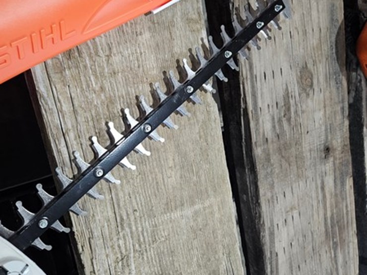 #646-•-2025-stihl-hs46c-hedge-trimmer-image-2
