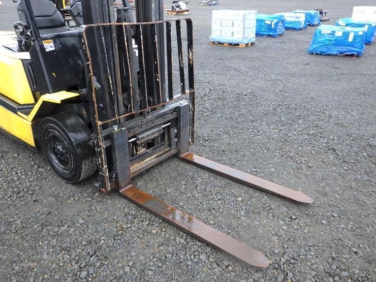 yale-gp050tgnuae084-forklift-image-13