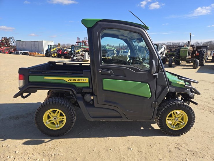 2023-john-deere-gator-image-5