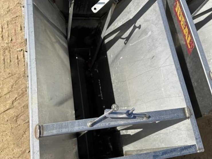 #18-•-hog-feeder-image-3