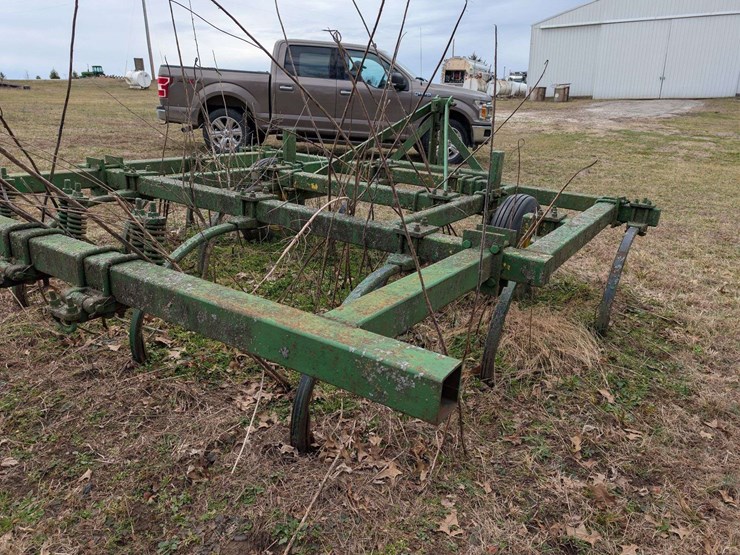 1975-p&m-11-foot-chisel-plow-image-3