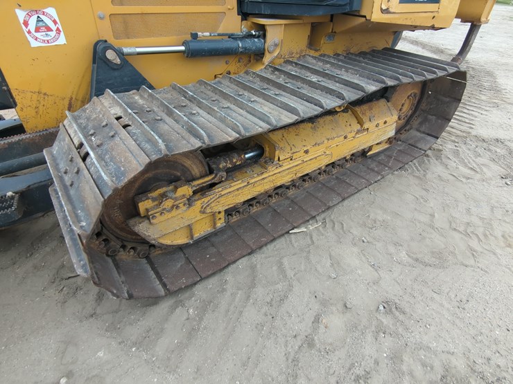 2023-deere-650k-lgp-image-11