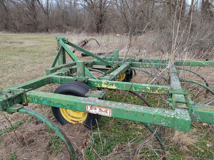 1975-p&m-11-foot-chisel-plow-image-2
