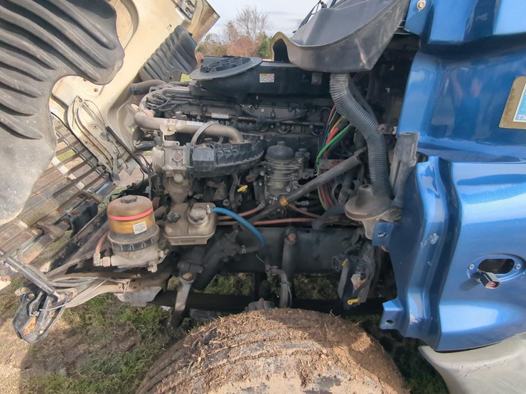 2015-freightliner-cascadia-125-image-8