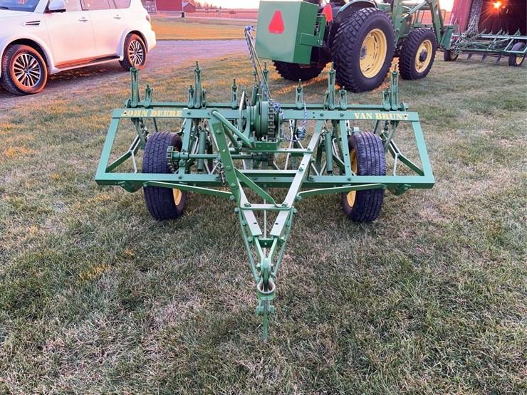 john-deere-van-brunt-cca-field-cultivator-image-2
