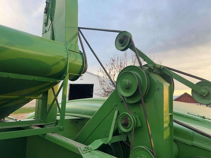 john-deere-no.-12a-pull-type-combine-image-22