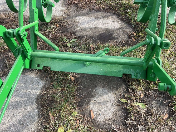 partial-john-deere-one-row-mounted-cultivator-image-5