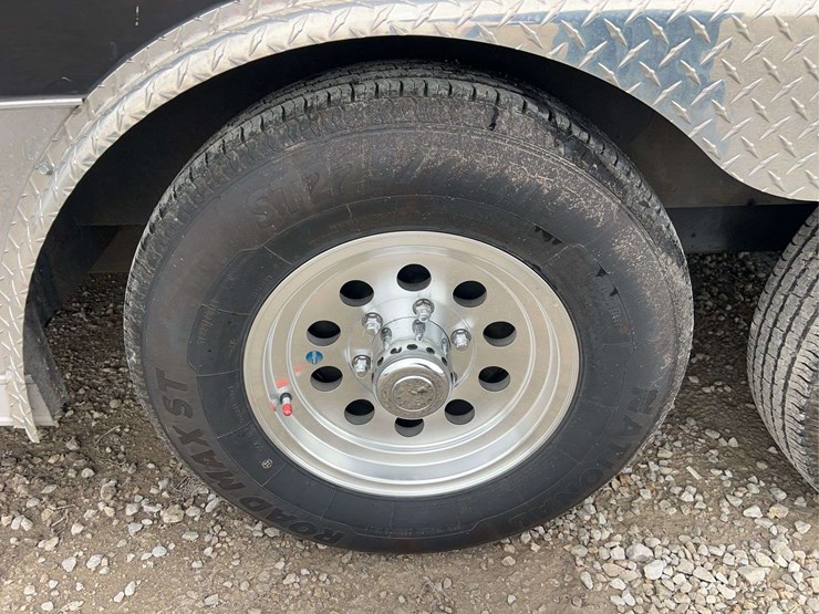 2016-stealth-viper-24'-enclosed-trailer-image-24