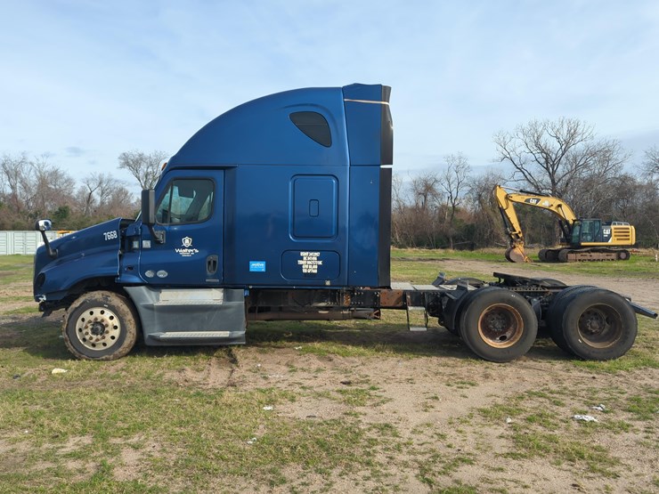 2015-freightliner-cascadia-125-image-1