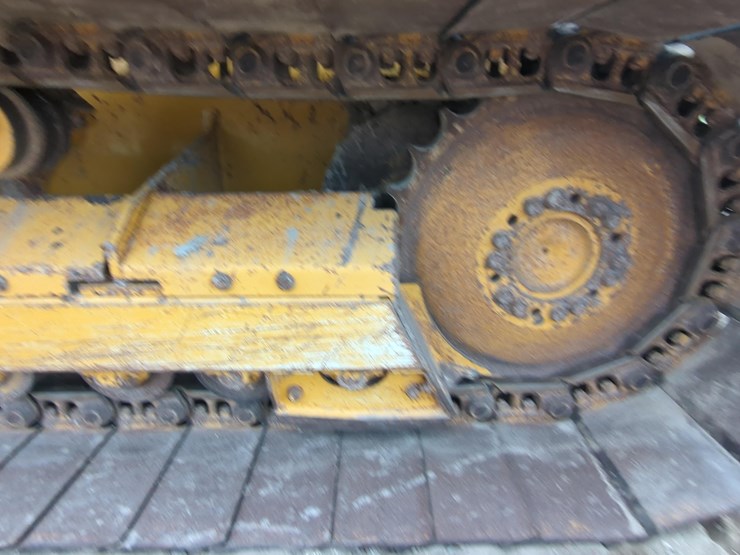 2023-deere-650k-lgp-image-12