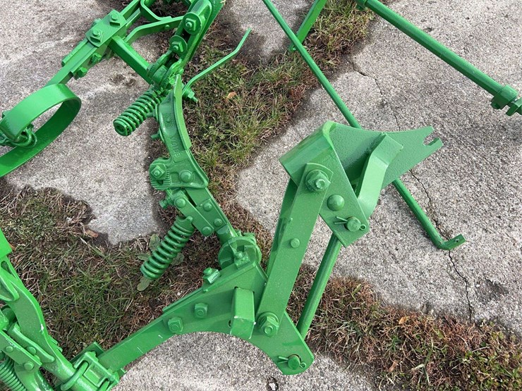 john-deere-one-row-mounted-cultivator-image-11