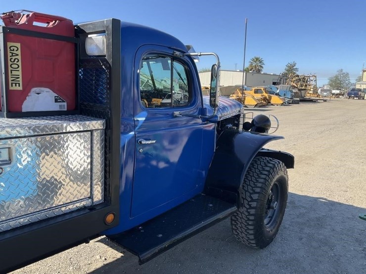 1953-dodge-power-wagon-image-12