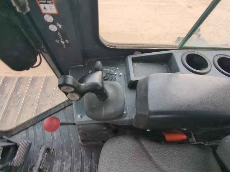 2023-deere-650k-lgp-image-17