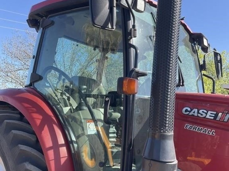 case-ih-farmall-140a-image-12