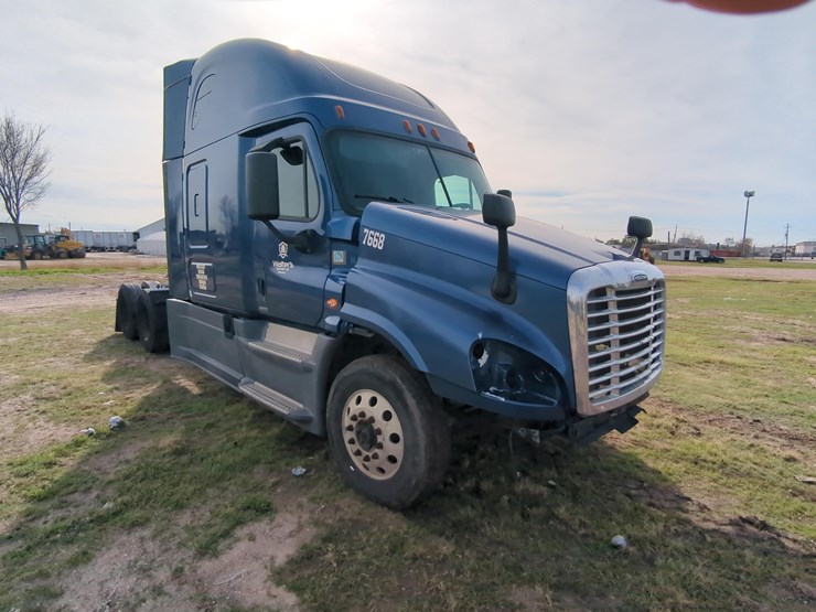 2015-freightliner-cascadia-125-image-3