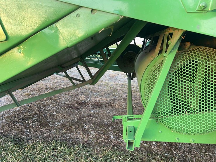 john-deere-no.-12a-pull-type-combine-image-58