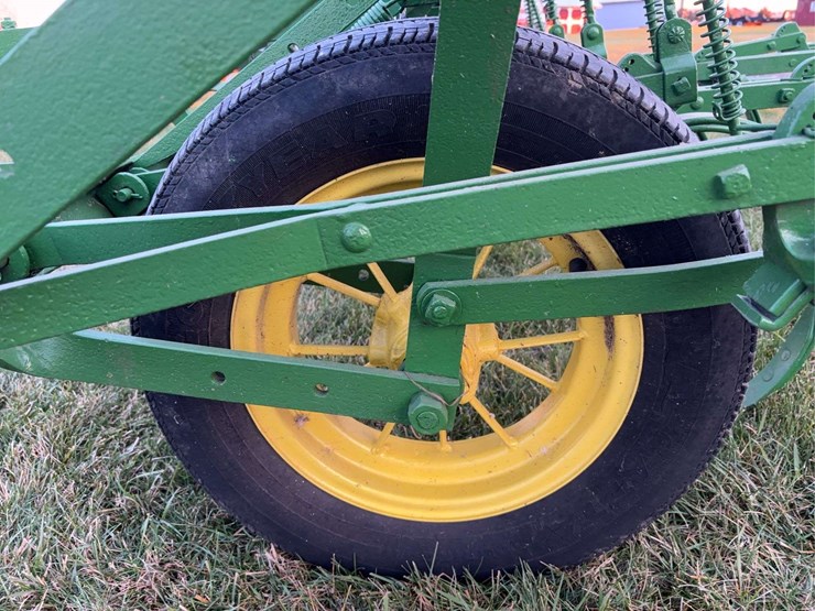 john-deere-van-brunt-cca-field-cultivator-image-17