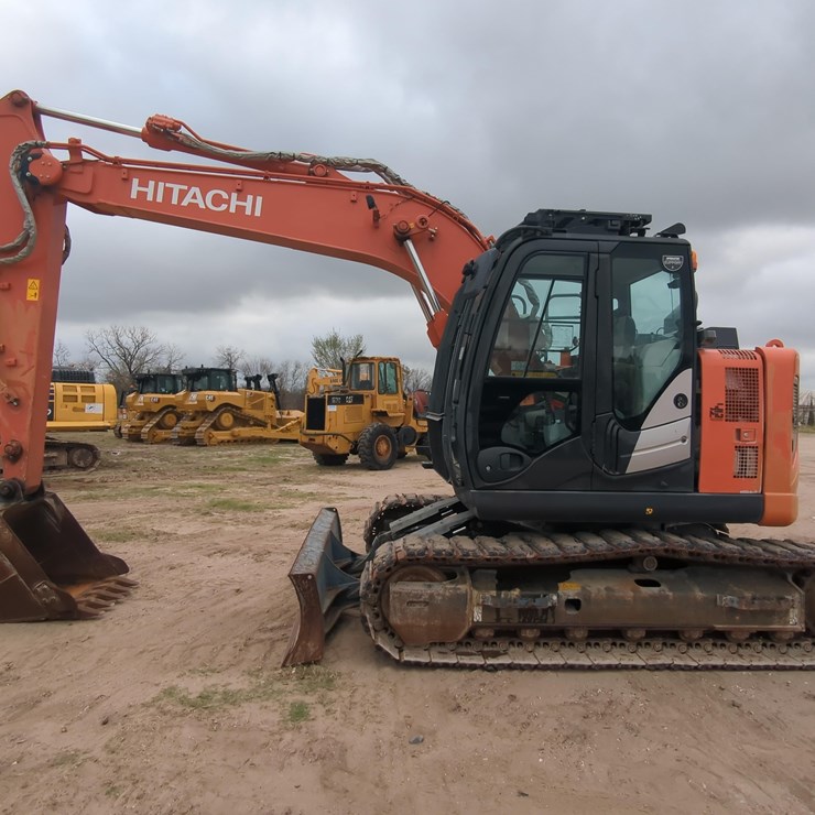 2020 HITACHI ZX135USK
