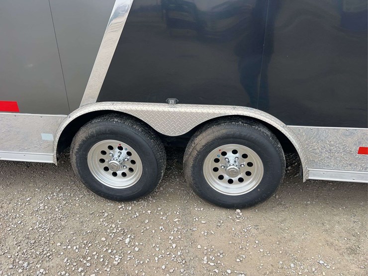 2016-stealth-viper-24'-enclosed-trailer-image-32