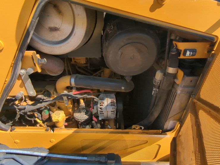 2020-deere-750l-lgp-image-15